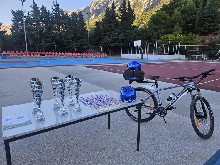 Slika /PU%20splitsko-dalmatinska%202022/Budi%20zakon/bicikl1.5.jpg