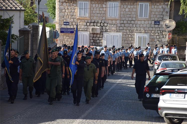 Policijska uprava splitsko-dalmatinska - U nedjelju se u Splitu održava  nogometna utakmica visokog rizika između HNK „Hajduk“ i HNK „Rijeka“