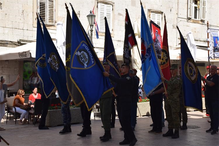 Policijska uprava splitsko-dalmatinska - U nedjelju se u Splitu održava  nogometna utakmica visokog rizika između HNK „Hajduk“ i HNK „Rijeka“