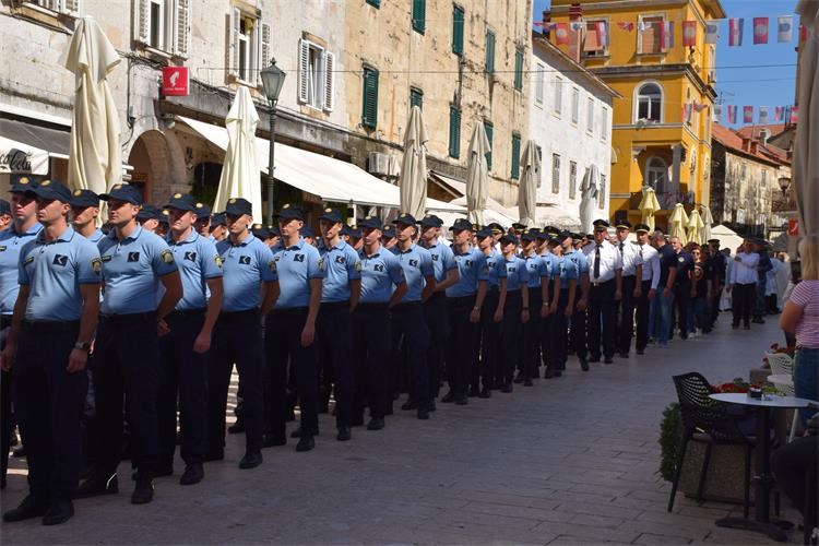 Policijska uprava splitsko-dalmatinska - U nedjelju se u Splitu održava  nogometna utakmica visokog rizika između HNK „Hajduk“ i HNK „Rijeka“