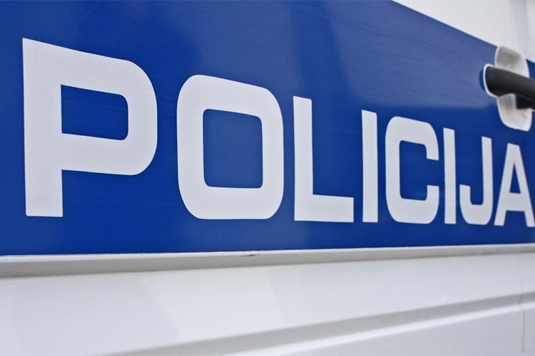 Slika /PU%20splitsko-dalmatinska%202022/Vijesti%20(svakodnevno)/policija%20natpis2.jpg