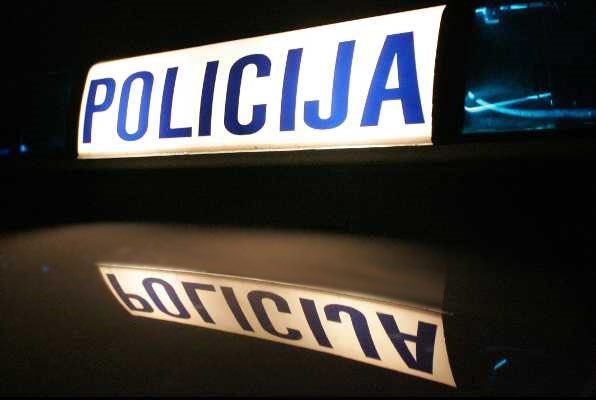 Slika /PU%20splitsko-dalmatinska%202022/Vijesti%20(svakodnevno)/policija-no%C4%87.jpg