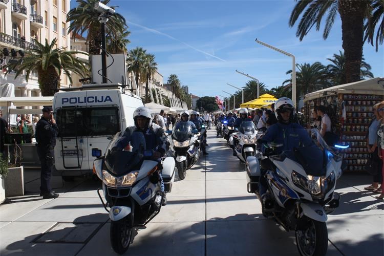 Slika /PU_SD/Slike/Motociklisti-policija.JPG